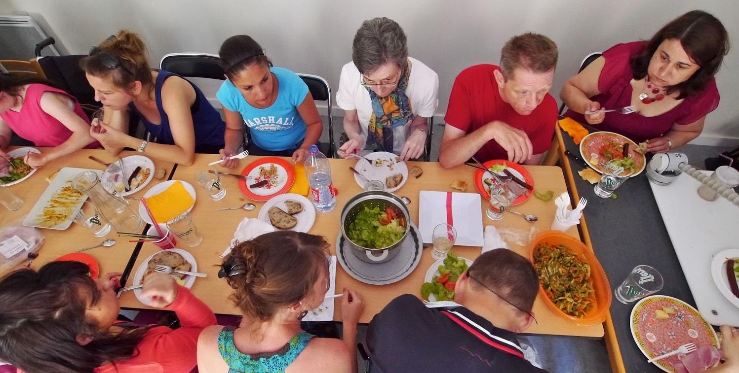 AU COMMENCEMENT, ÉTAIT LE REPAS PARTAGÉ - Simon de Cyrène